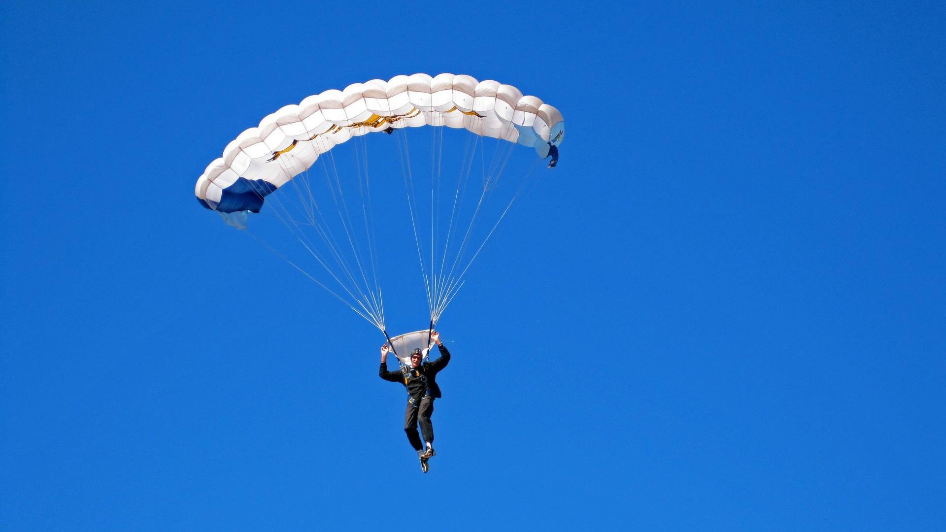 mk体育网址-冰雪赛事:滑雪分站赛提前开启冬季赛季热身,滑雪比赛赛道